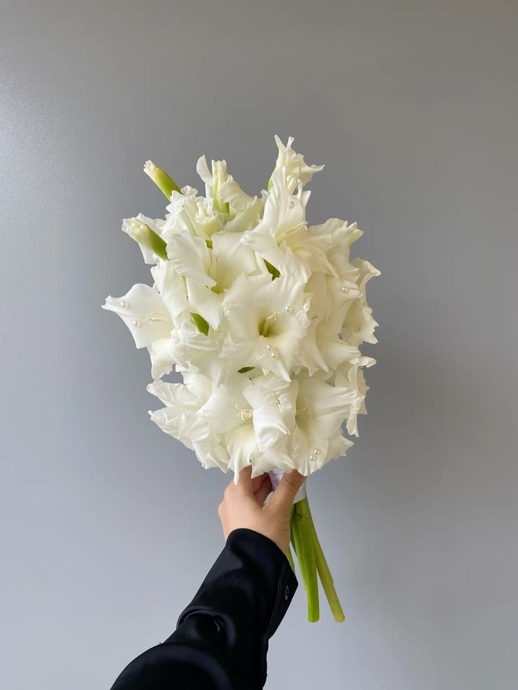 Букет из белых и оранжевых гладиолусов от Milissa